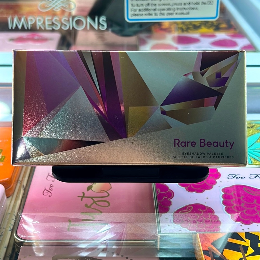 Rare Beauty 6 pan Eyeshadow Palette Magnetic Spirit